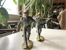 2 Elastolin-Figuren (alt) -