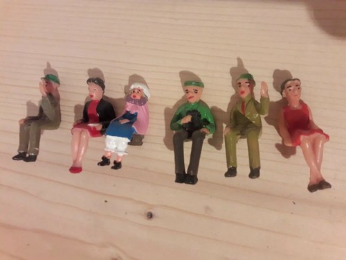 Konvolut sitzende figuren - sitzende,